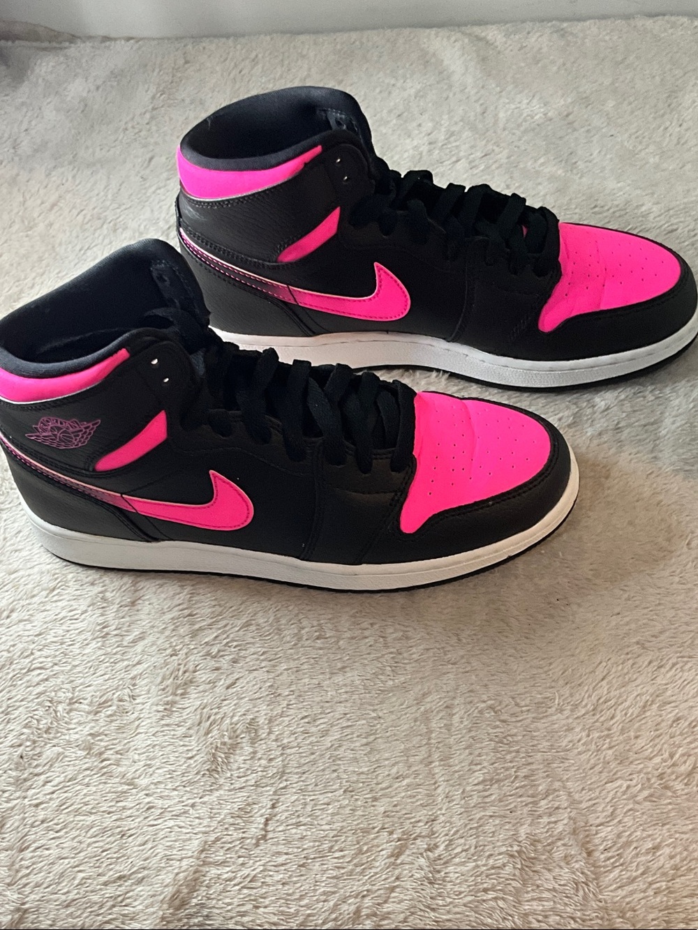 Nike Air Jordan 1 Retro High “Black Hyper Pink” Sneakers-Size 6Y - Picture 5 of 13